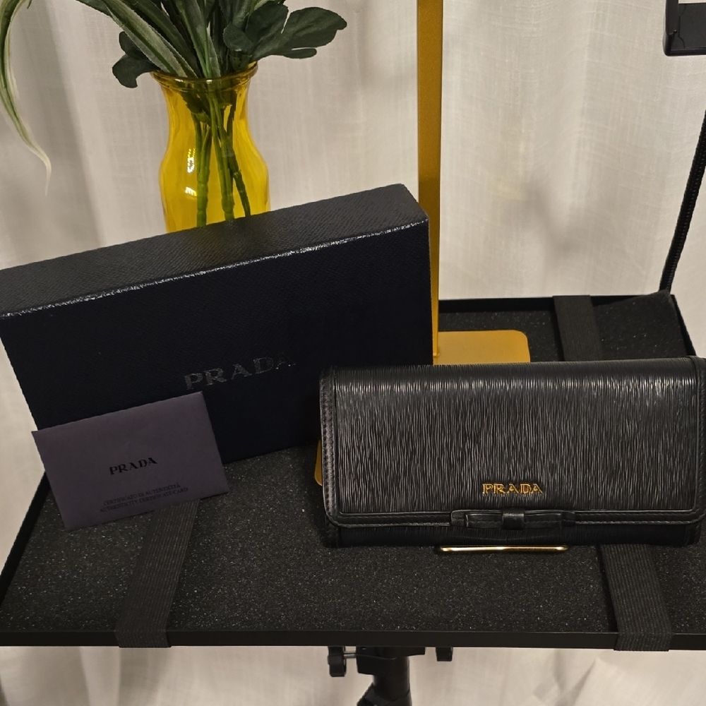 P6-Prada Saffiano Black Wallet with Additional ID Card
